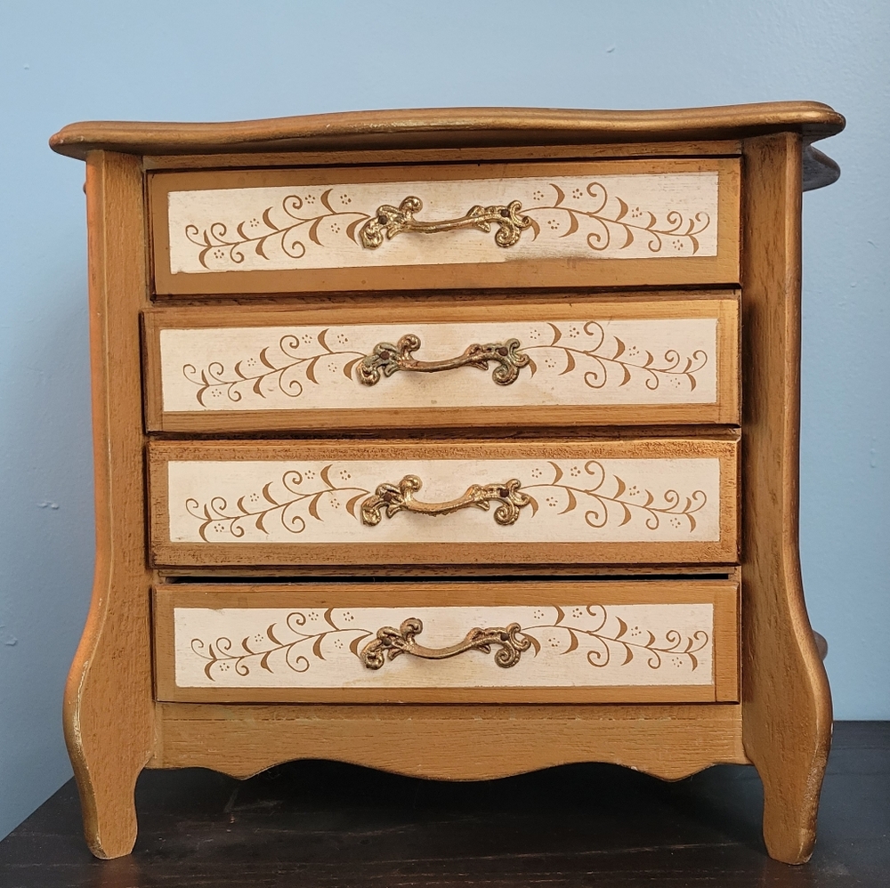 Vintage wood jewellery box organizer. Beautiful on top of dresser or nightstand.